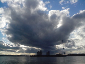 Felhők a Hietaniemi öböl felett.